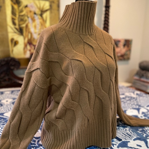 MaxMara Studio 2022 camel cashmere turtleneck sweater size M
